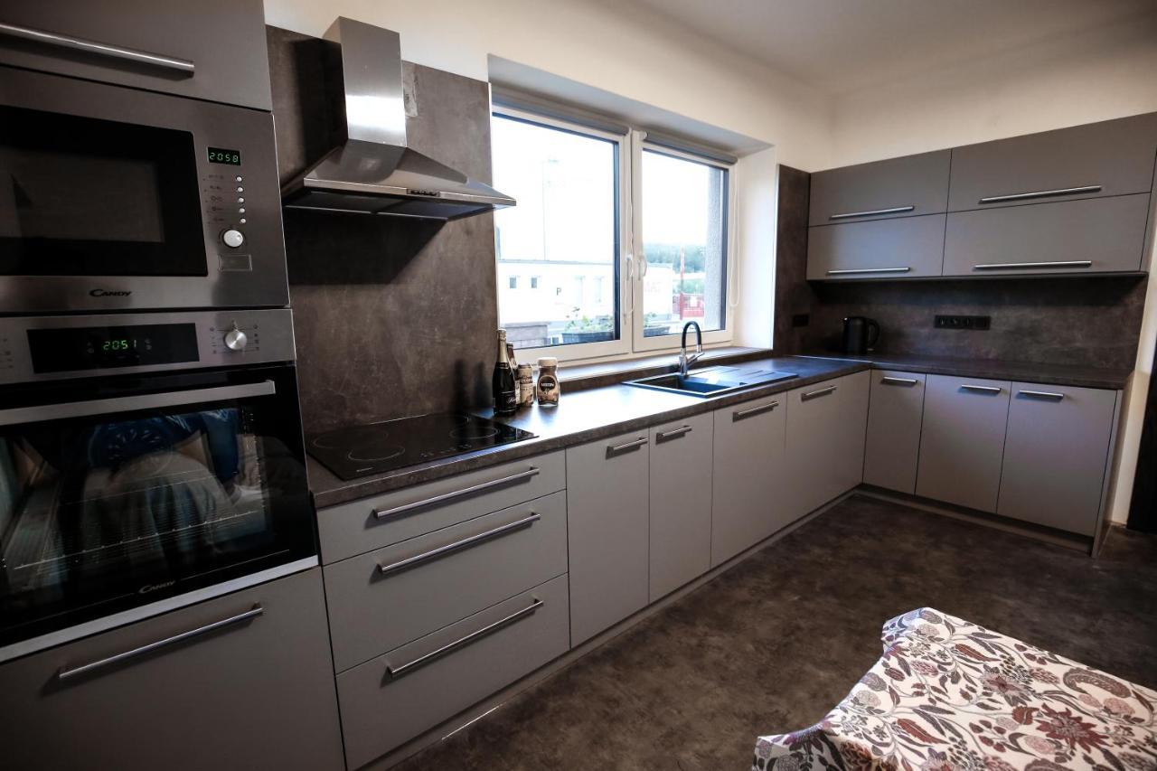 Apartman Devade Se Dvema Loznicemi A Wifi Pripojenim Trutnov Kültér fotó