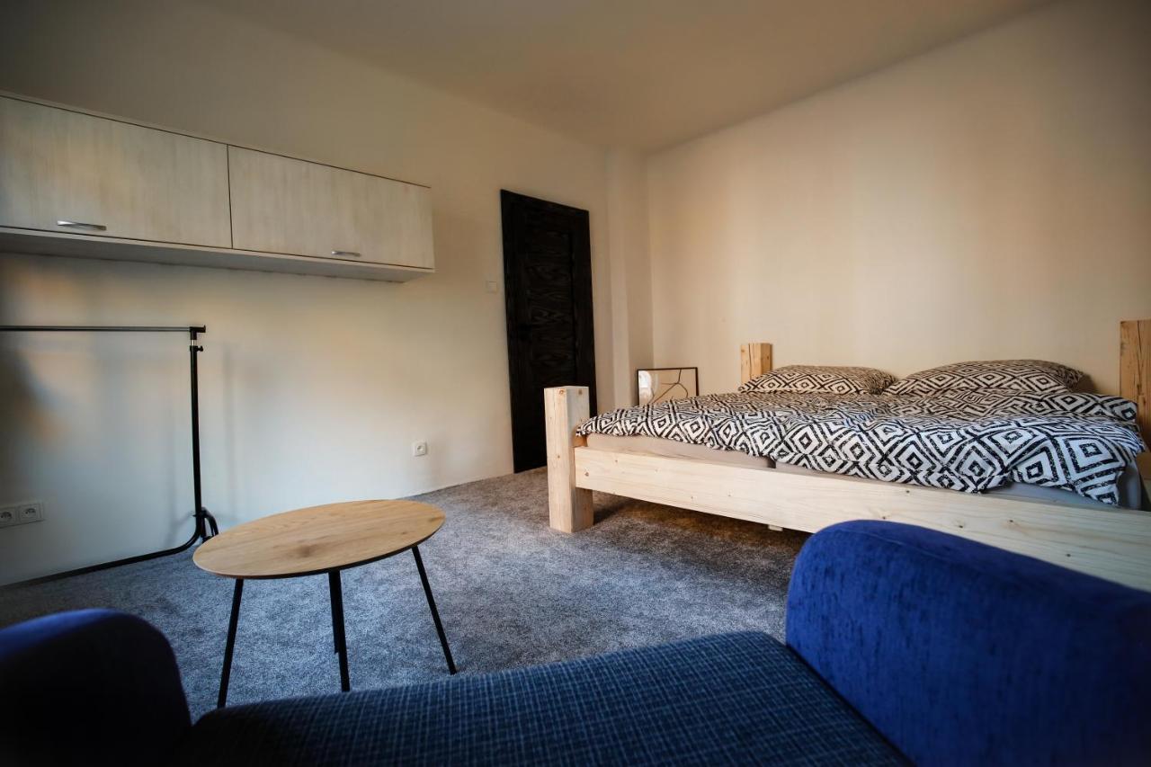 Apartman Devade Se Dvema Loznicemi A Wifi Pripojenim Trutnov Kültér fotó