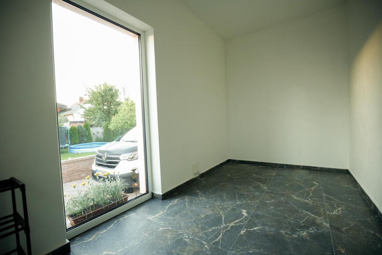 Apartman Devade Se Dvema Loznicemi A Wifi Pripojenim Trutnov Kültér fotó